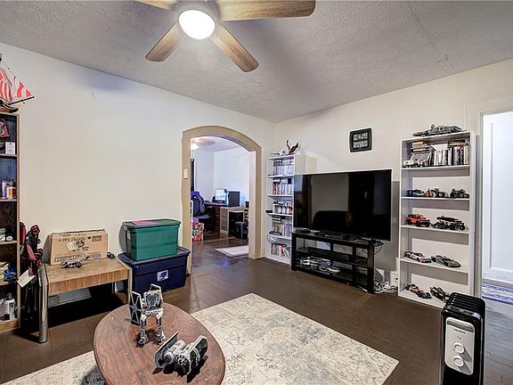 5th image of 2009 N Broad St NE