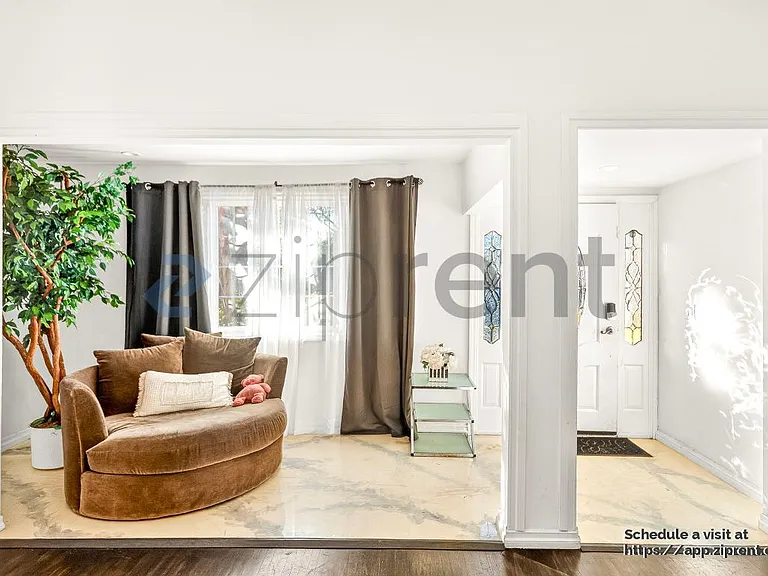 138 N Hamel Dr — Photo 6