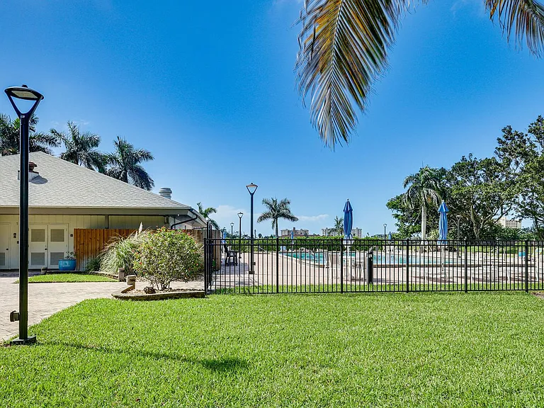 4263 Bay Beach Ln #3-ID1546219P — Photo 19