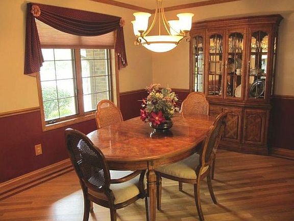 Exquisite DR with gleaming HWF!