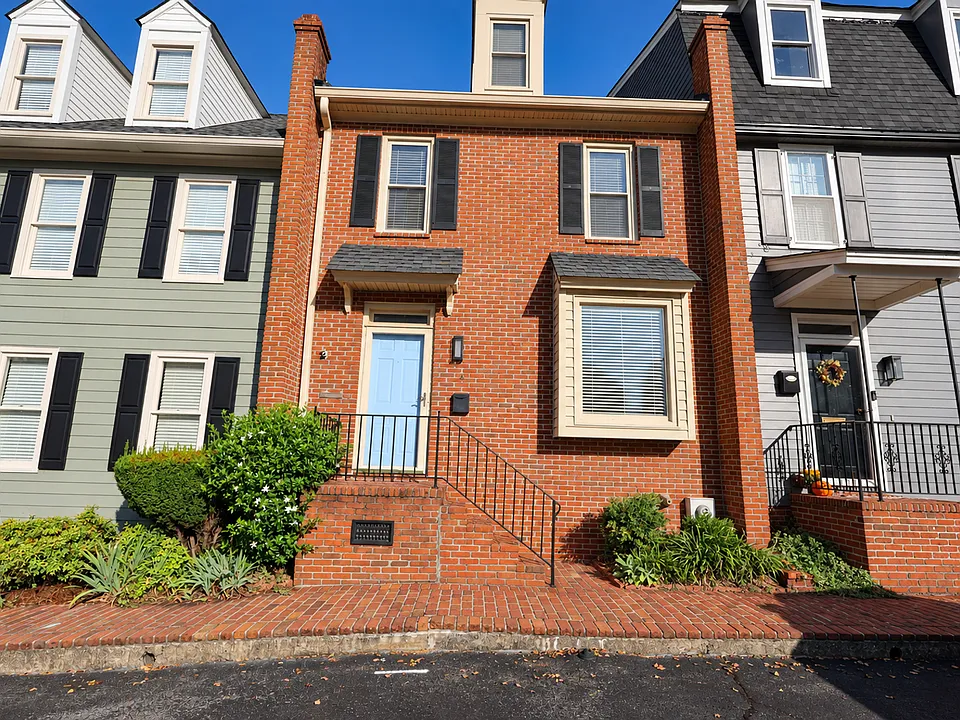 311 E 2nd Ave