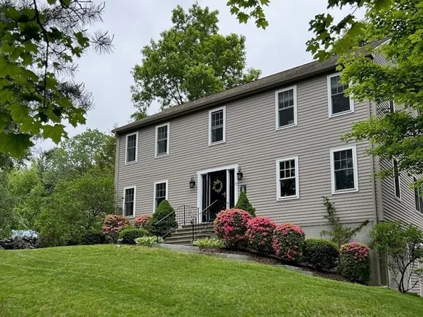 73 Maynard St, Northborough, MA 01532