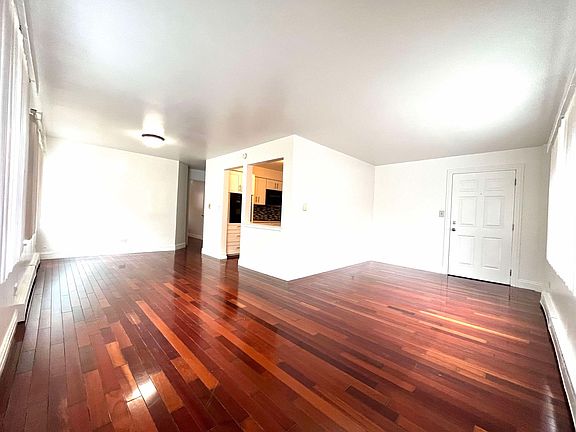 4th image of 1754 E Oakton St APT 106
