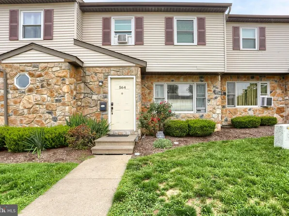 564 E Linden St, Fleetwood, PA 19522