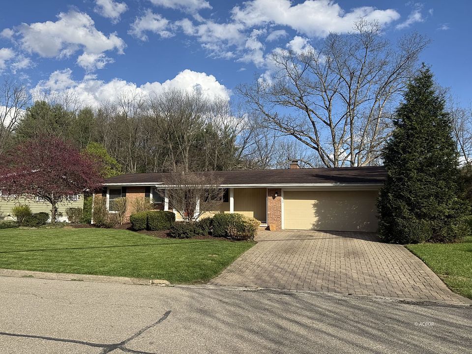1st image of 16 Canterbury Dr