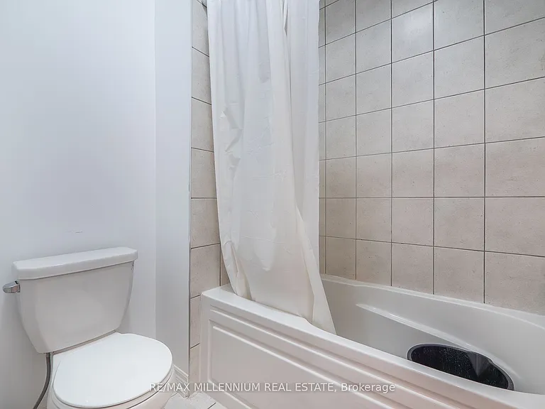 505 Dundas St E — Photo 36