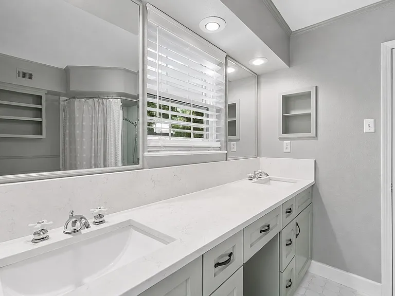11122 Candlelight Ln — Photo 16