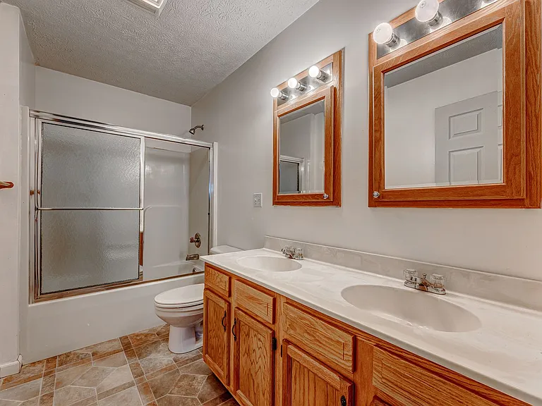 749 Garrison Ave — Photo 5