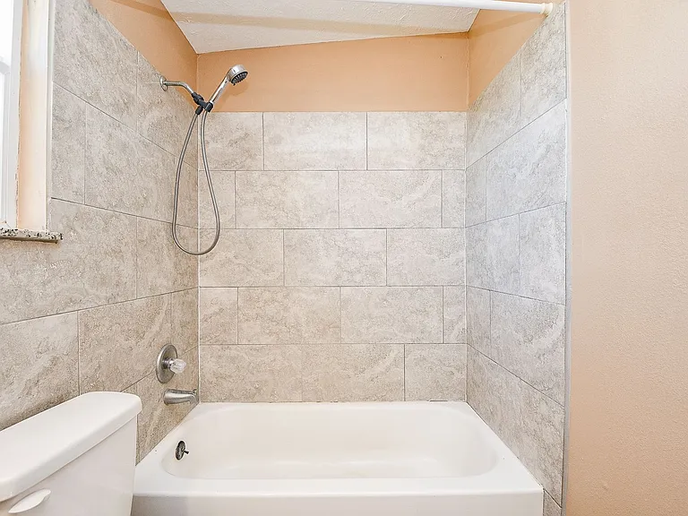 4926 Ridgestone St — Photo 18