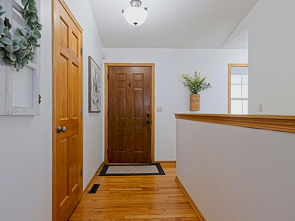 3rd image of 4083 Huntington Ave