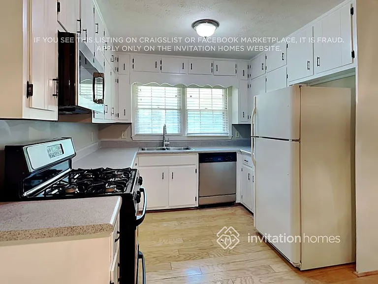 3158 Larkspur Cir — Photo 8