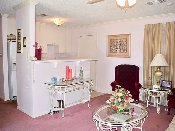 4th image of 310 Carver Ave