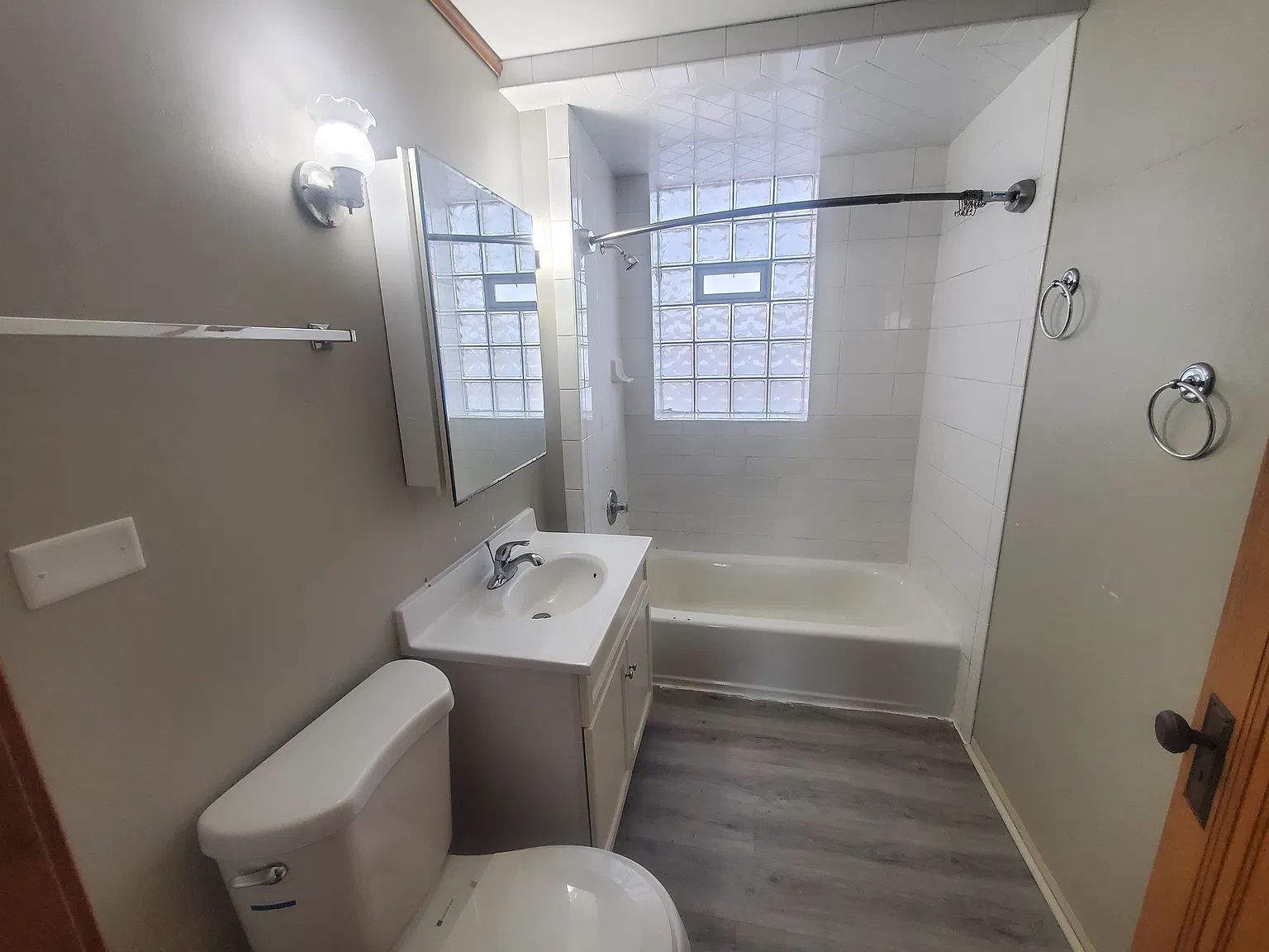 2 bed, 1050 sqft, $1,350 — Photo 3