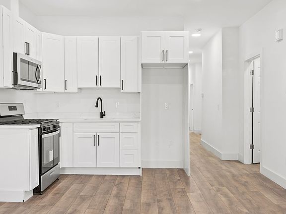 2nd image of 855 S 14th St Floor 1