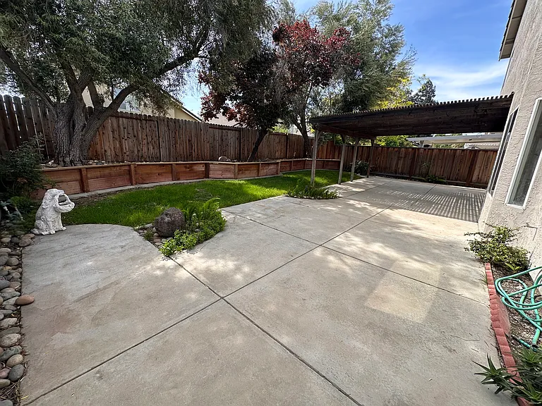 52 Elizabeth Ct — Photo 26