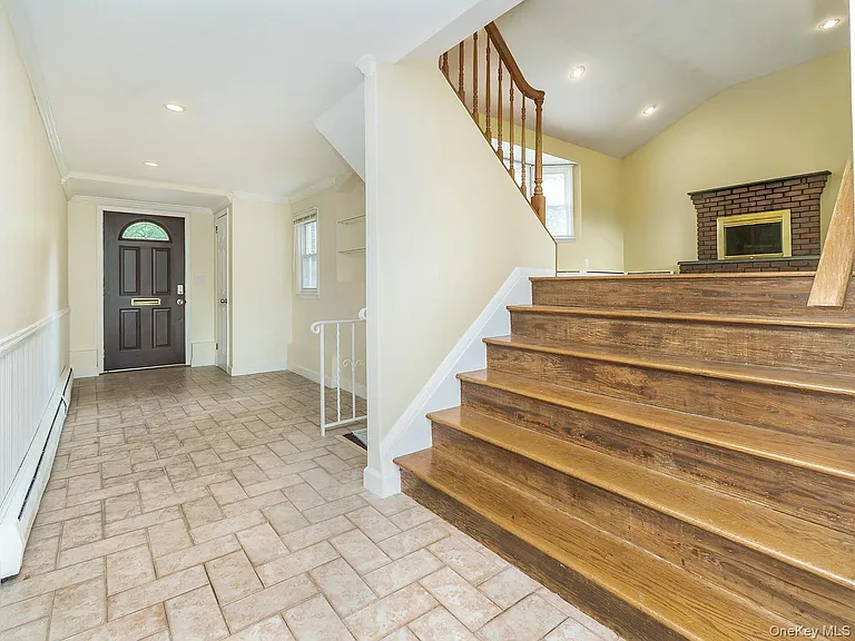 7 Plainview Rd — Photo 2
