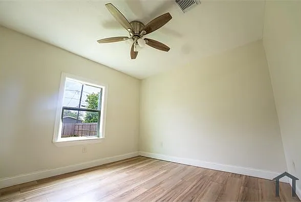 220 Armstrong St — Photo 13