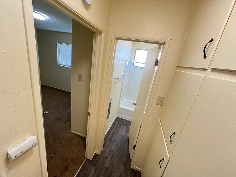 501 W Chestnut Ave #B — Photo 4