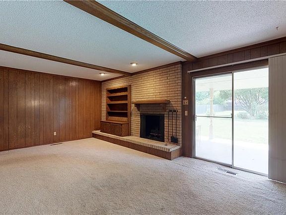 3rd image of 2709 N Windsor Blvd