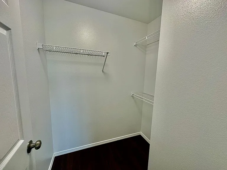 3130 Meadow Glen Ln — Photo 12