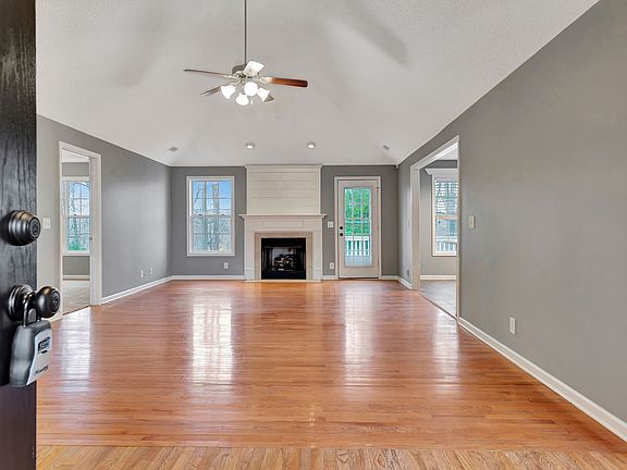 4th image of 3301 Sunny Slope Dr