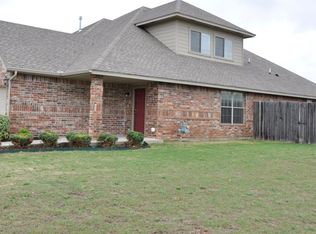 901 SW 36th St, Moore, OK 73160