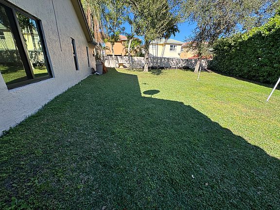 5th image of 10325 NW 6th Ct