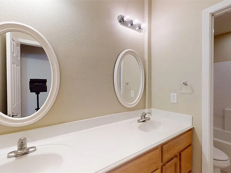 1724 Boardwalk Ct — Photo 12