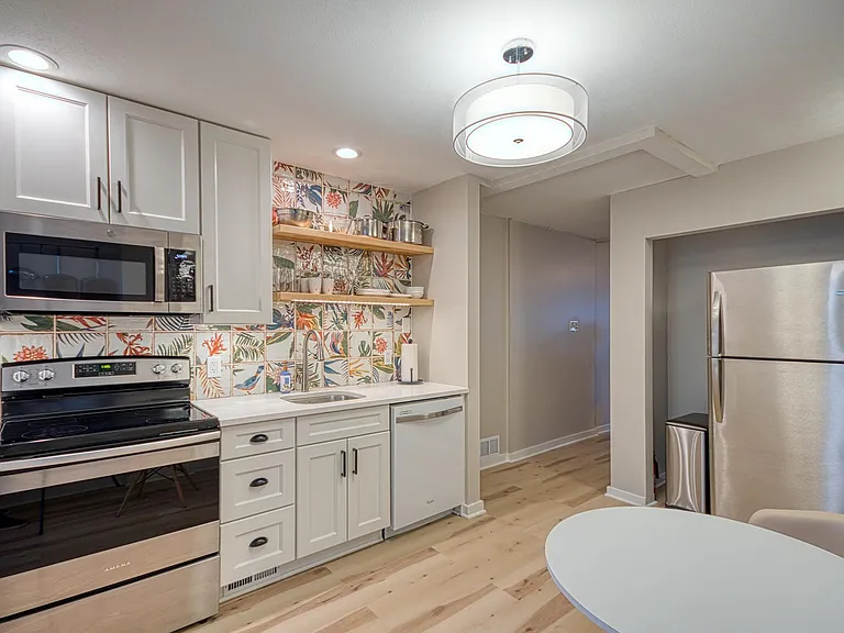350 Lamont Pl — Photo 6