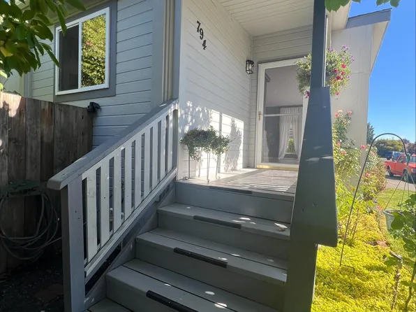 794 S Grice Loop, Jefferson, OR 97352