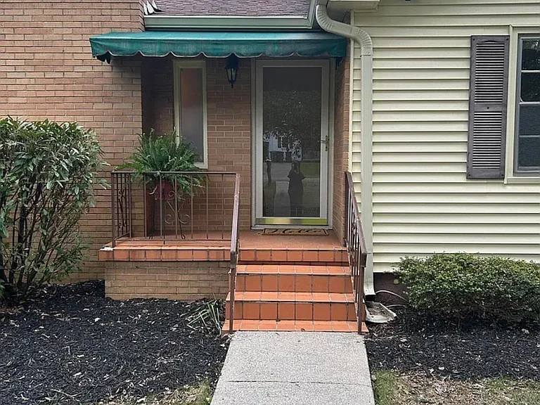 902 James Ave — Photo 7