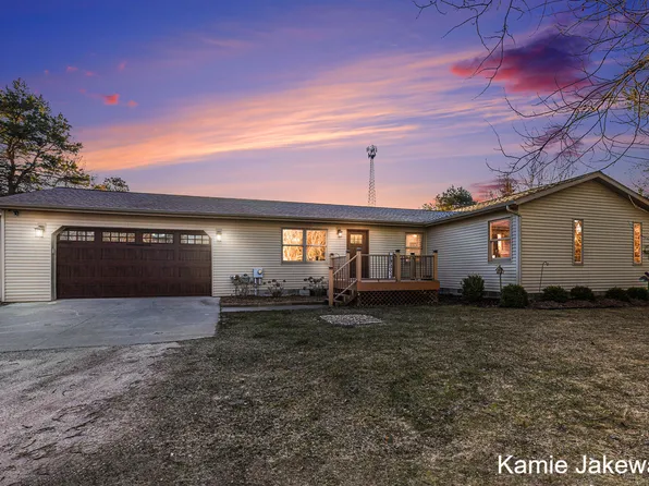 8136 Evergreen Ln, Vestaburg, MI 48891