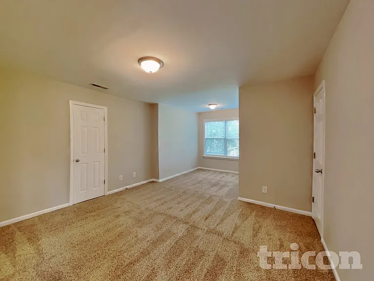 703 Maple Ct — Photo 9