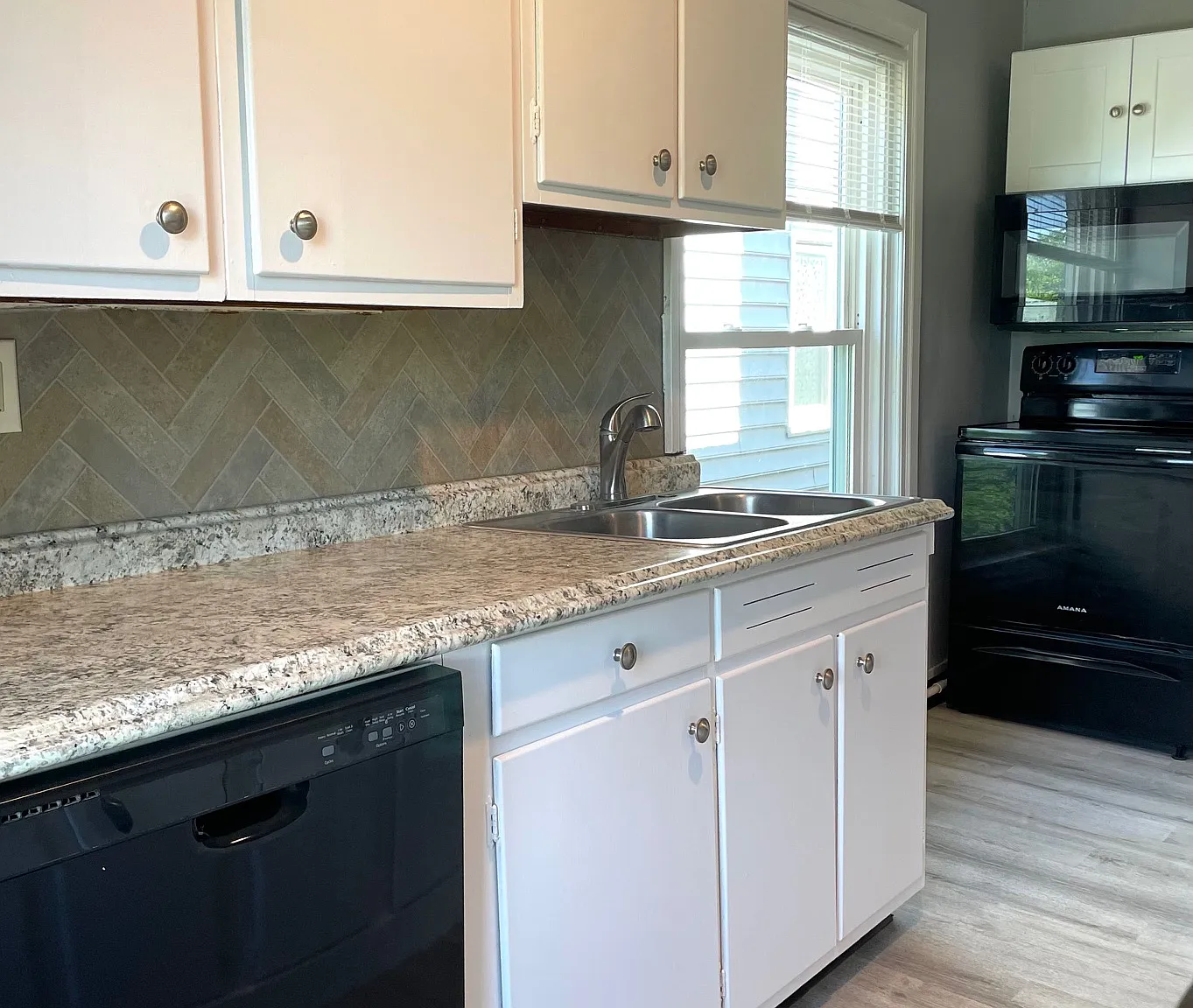 3 bed, 1700 sqft, $1,649 — Photo 4