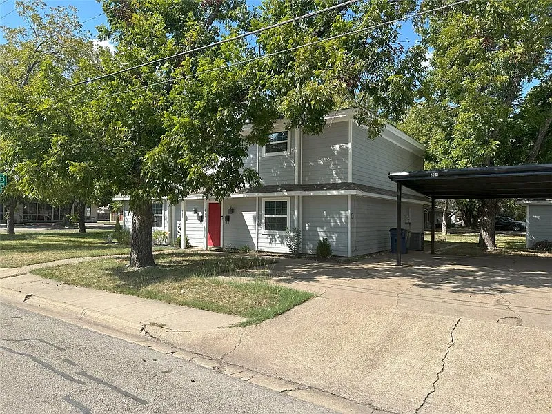 204 E Rucker — Photo 1
