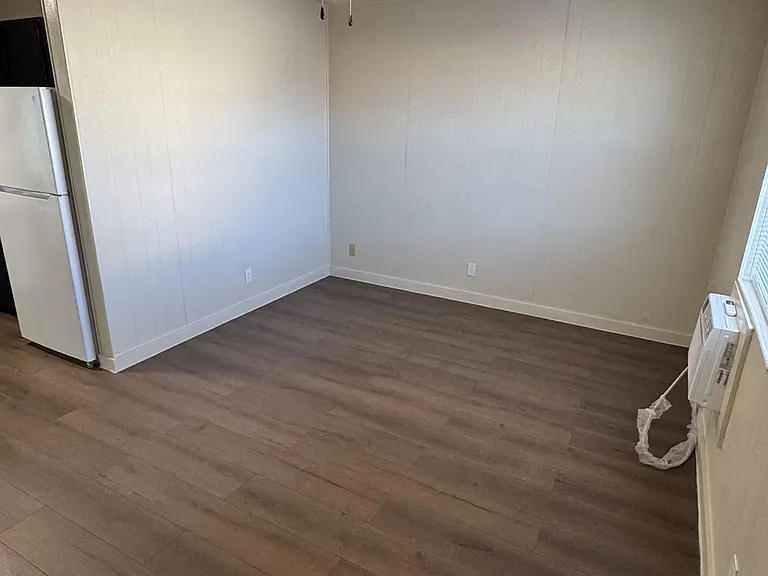 1600 N Sunset St #8 — Photo 1