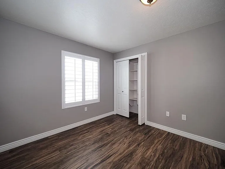 11776 S Grandville Ave #104 — Photo 5