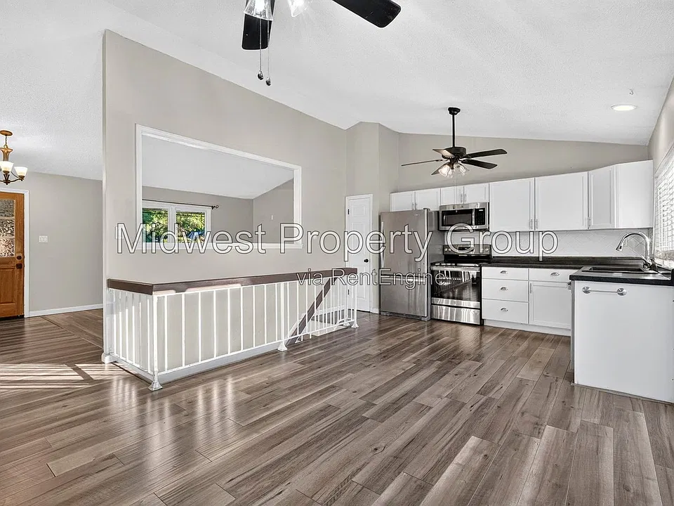 1039 Hollybend Dr