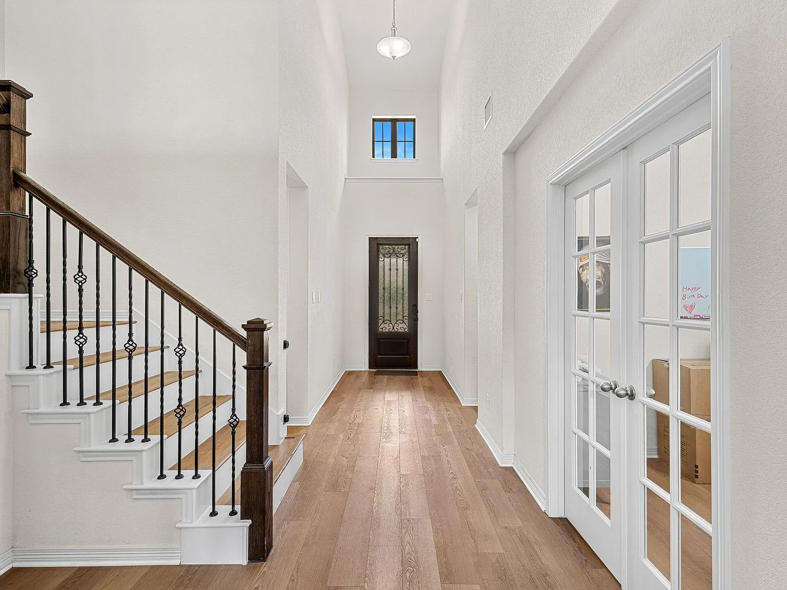 4 bed, 3.0 bath, 2920 sqft, $3,099 — Photo 4