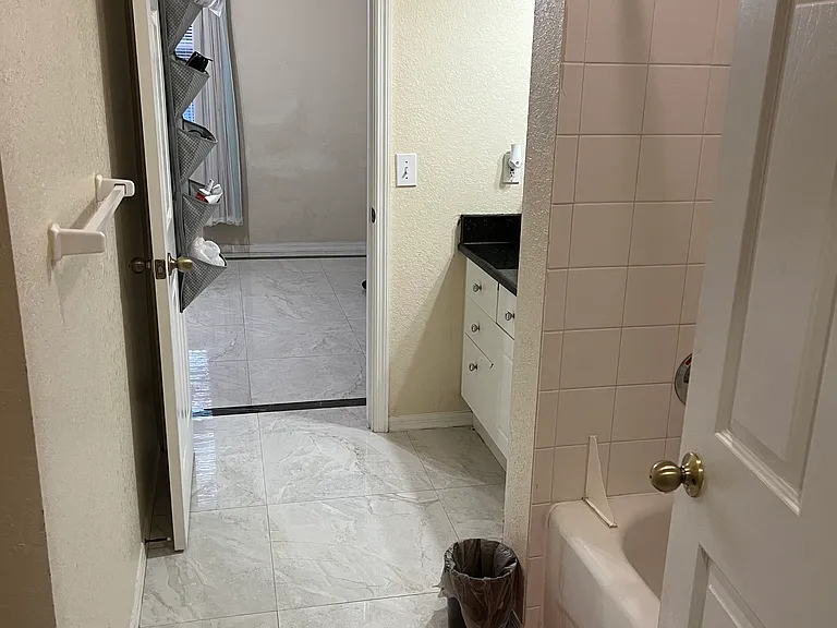 18001 Richmond Place Dr #423 — Photo 20