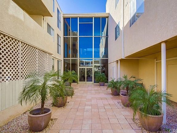 2nd image of 5429 Newcastle Ave APT 223