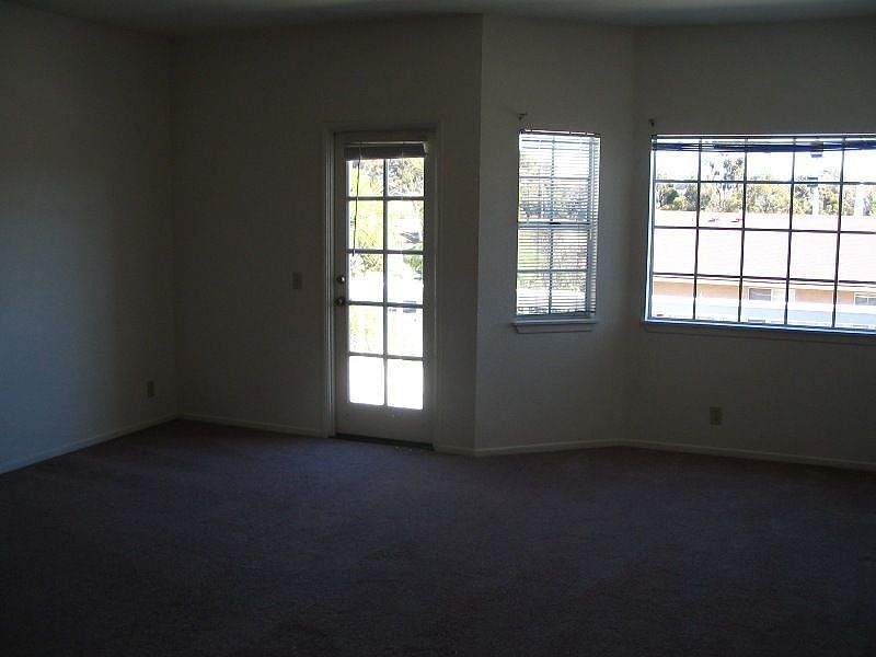 2nd image of 915 Vine St