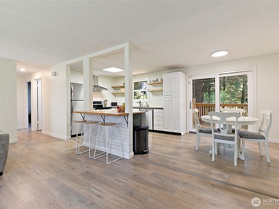 5th image of 8336 Daycrest Drive SE
