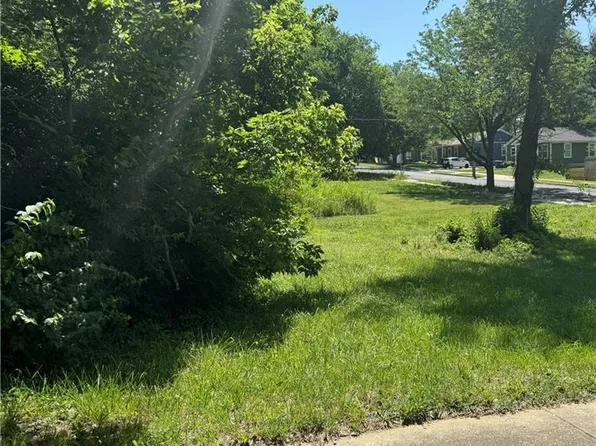 2327 Woodland Ave, Kansas City, MO 64108