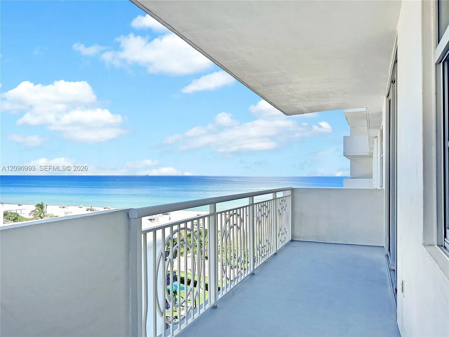Corinthian Condo — Photo 2