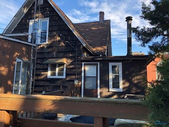 4th image of 327 Broad St