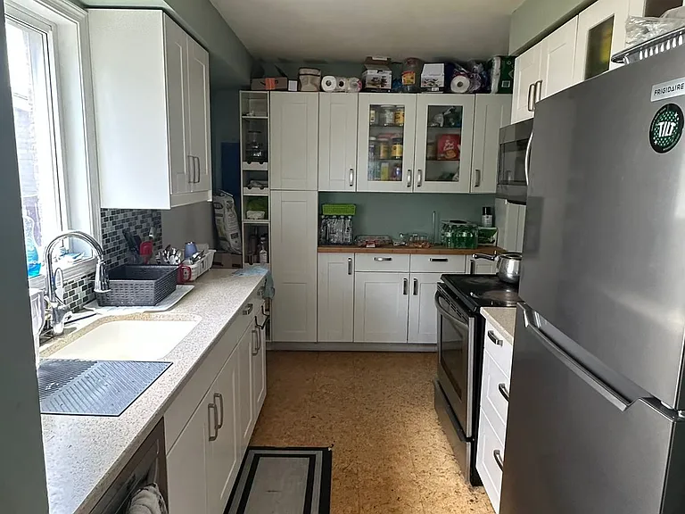 31 Newbridge Cres #MAIN FLOOR — Photo 6