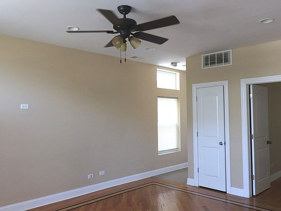 5th image of 2431 W Polk St Unit 2