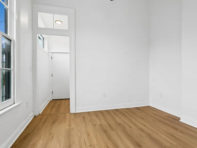 1200 Simon Bolivar Ave — Photo 12