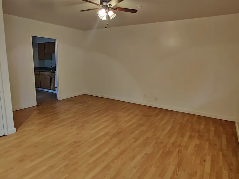 989 Barney St — Photo 1